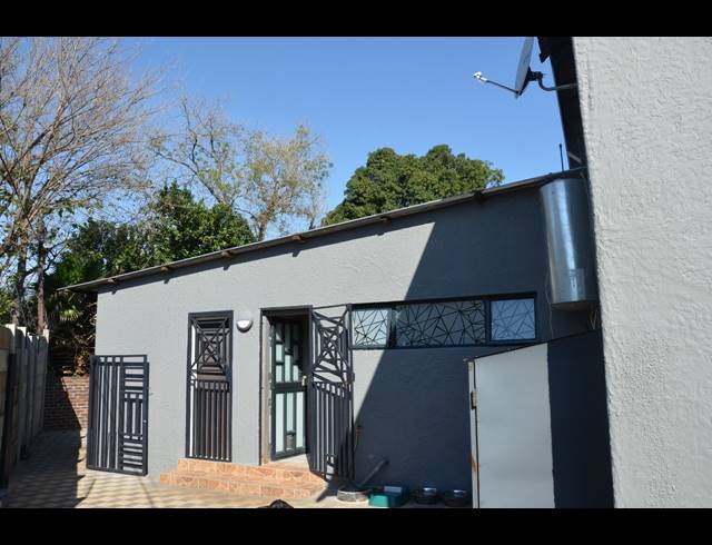 6 BEDROOM HOUSE FOR SALE IN DISCOVERY